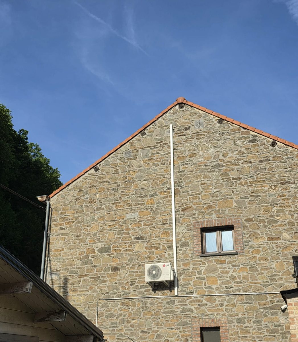 Pose sur façade en pierre