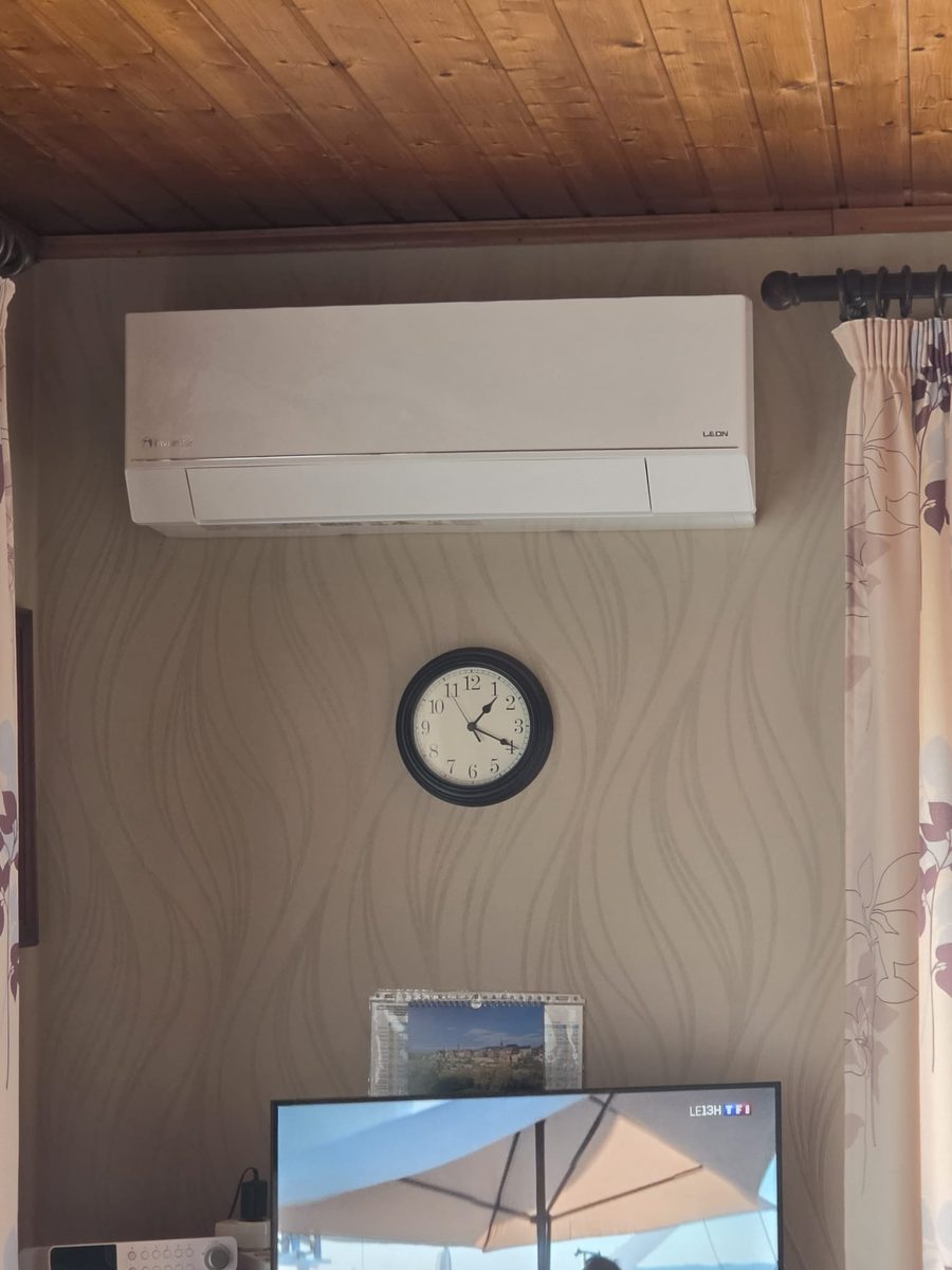 Unité intérieure sous plafond en bois